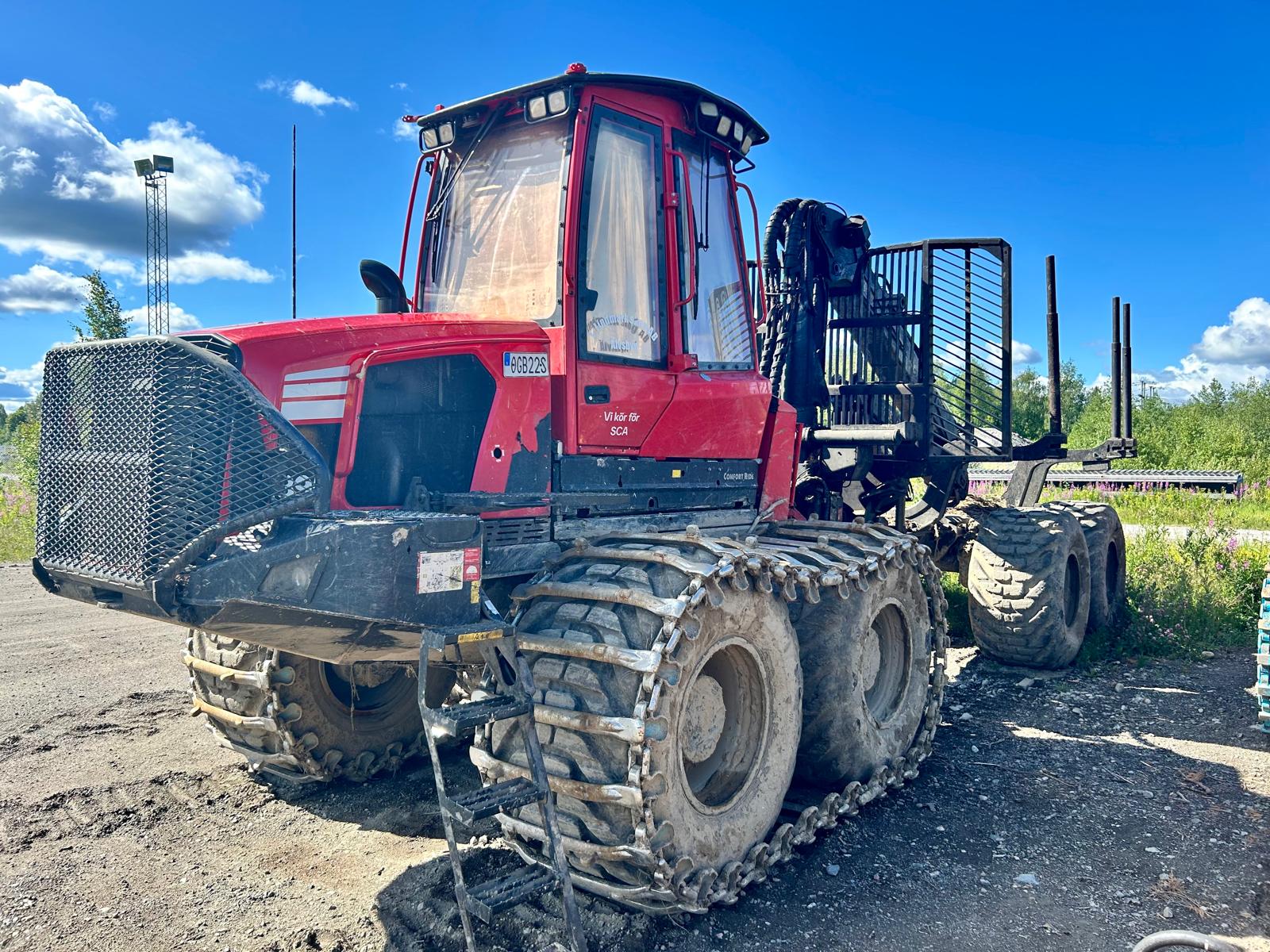KOMATSU 895 media